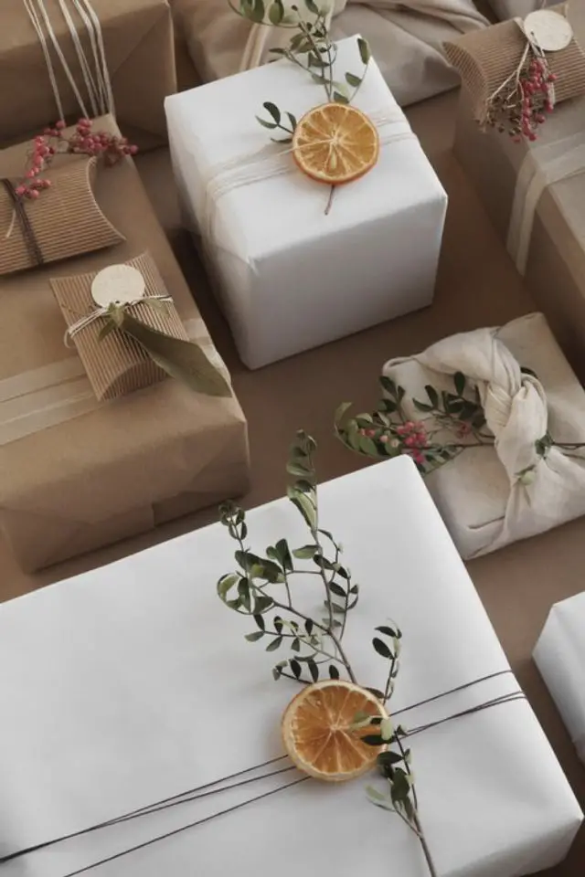 exemple paquet cadeau deco blanc pilage papier orange séchée