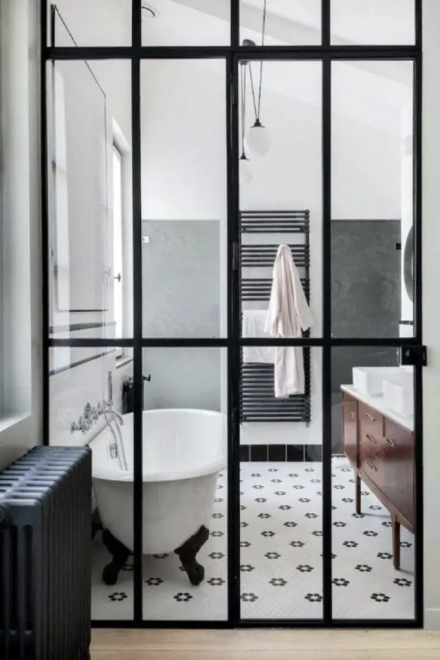 exemple verriere moderne salle de bain cloison sol au plafond verre et métal noir