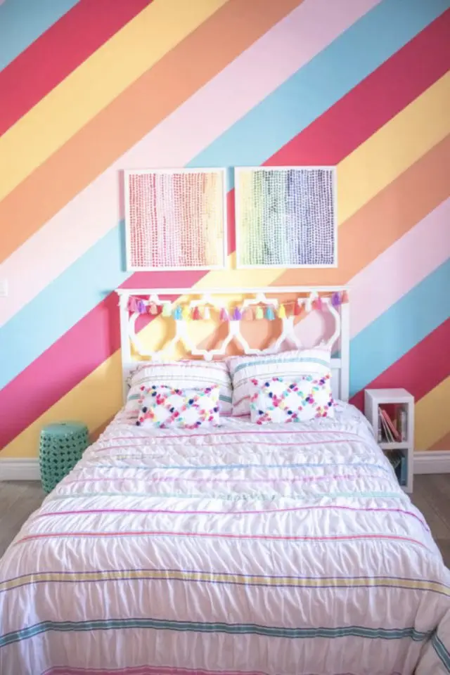 chambre enfant multicolore exemple mur accent arc en ciel coloré ligne 