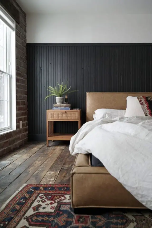 exemple deco chambre tete de lit cuir mur revêtement foncé bois noir style masculin