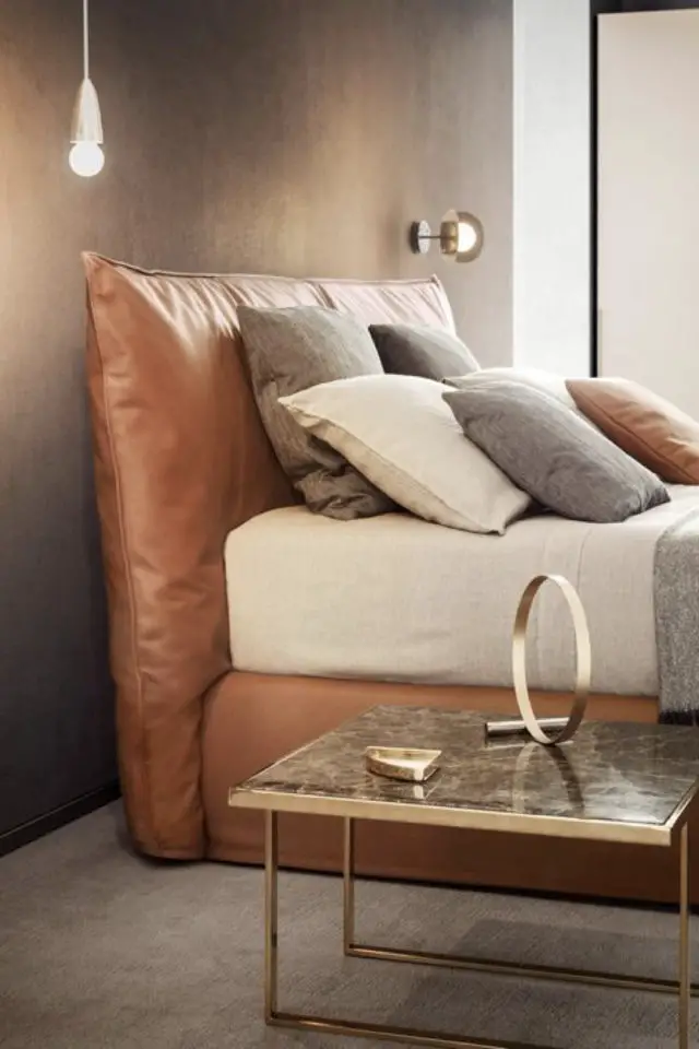 exemple deco chambre tete de lit cuir coussin cosy cocon ambiance simple