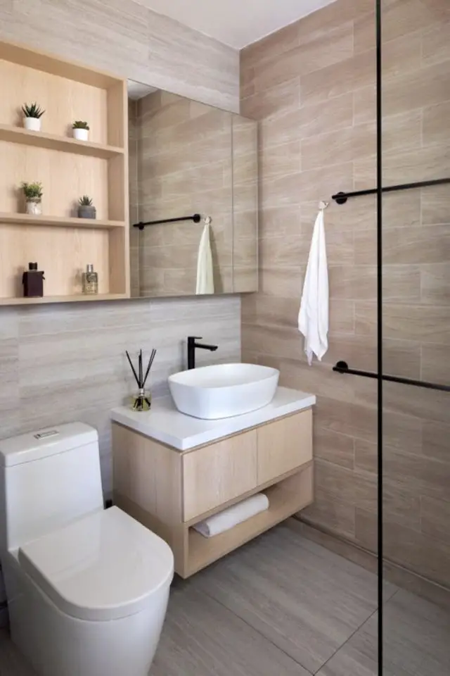 exemple salle de bain scandinave 2022 revêtement mural bois toilettes design petit meuble vasque bois