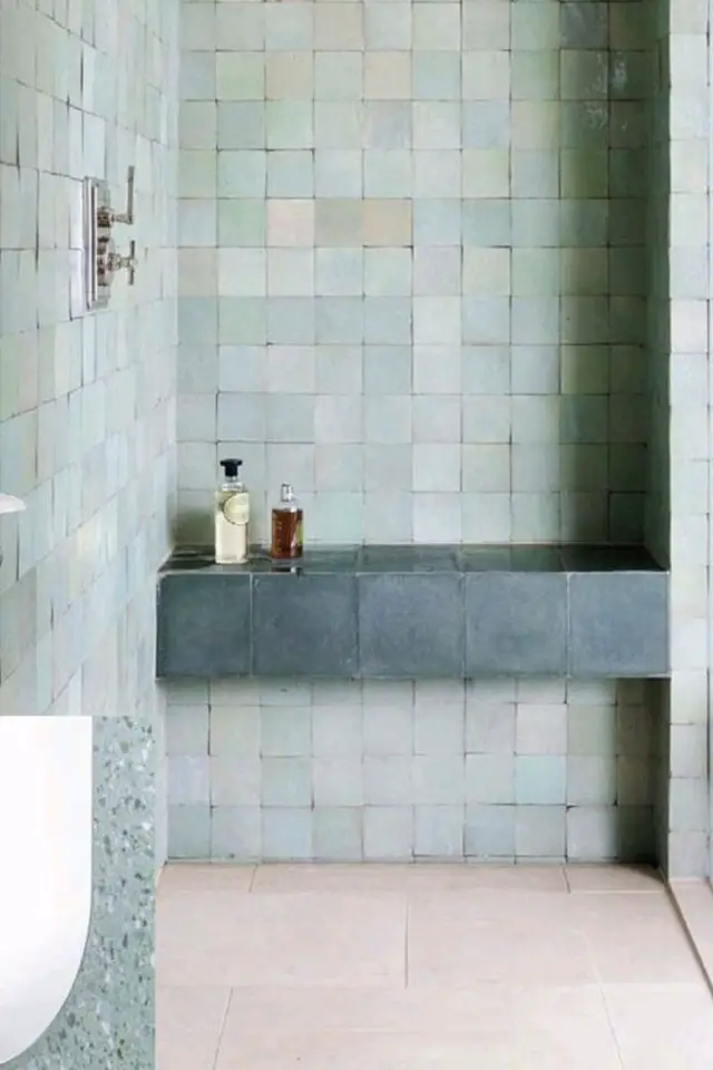 exemple zellige salle de bain revêtement mural couleur vert ambiance marocaine