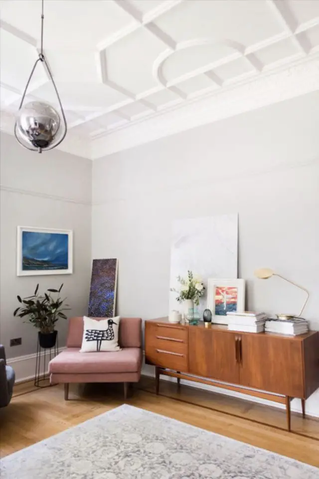 meuble mid century modern style vintage enfilade rétro bois foncé salon fauteuil rose velours