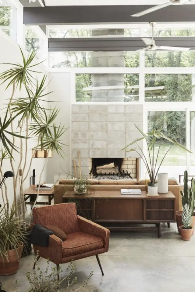 meuble mid century modern style vintage salon séjour rétro fauteuil rose plante verte