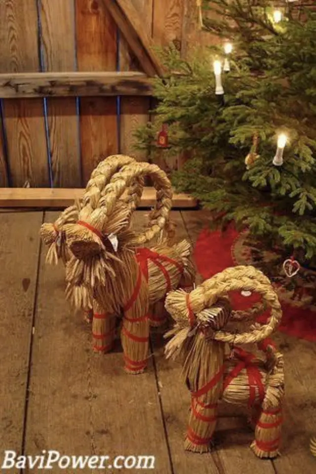 celebration yule solstice hiver decoration petit animal fait en tressage