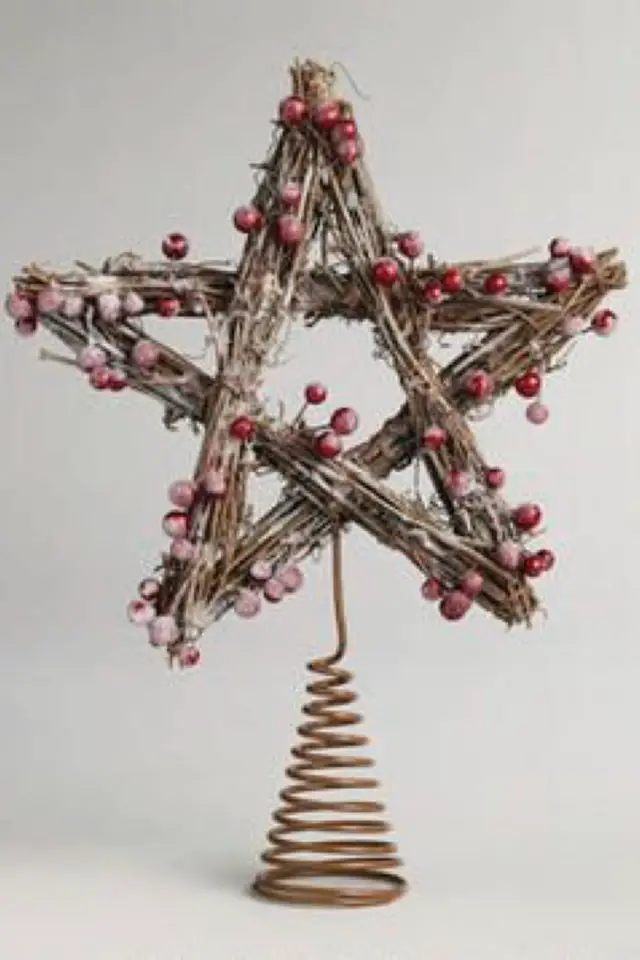 celebration yule solstice hiver decoration étoile cimier bois baie rouges