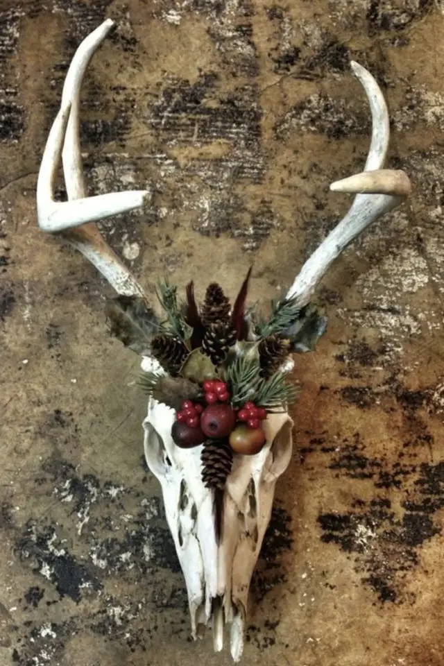 celebration yule solstice hiver decoration crâne de buffle fleurs