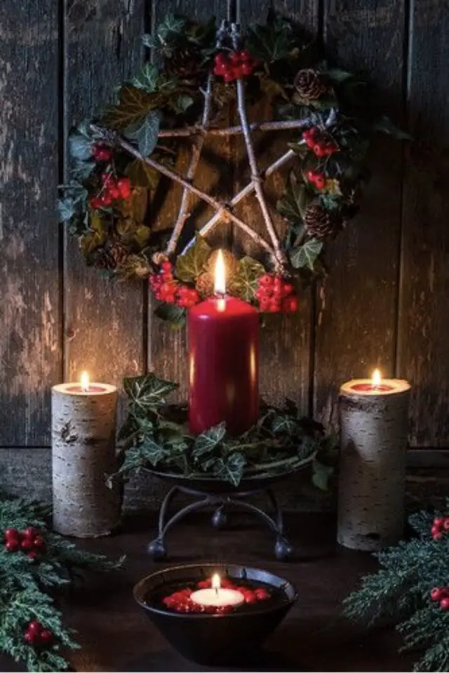 celebration yule solstice hiver decoration autel bougies noire rouge bois étoile faite à la main brindille