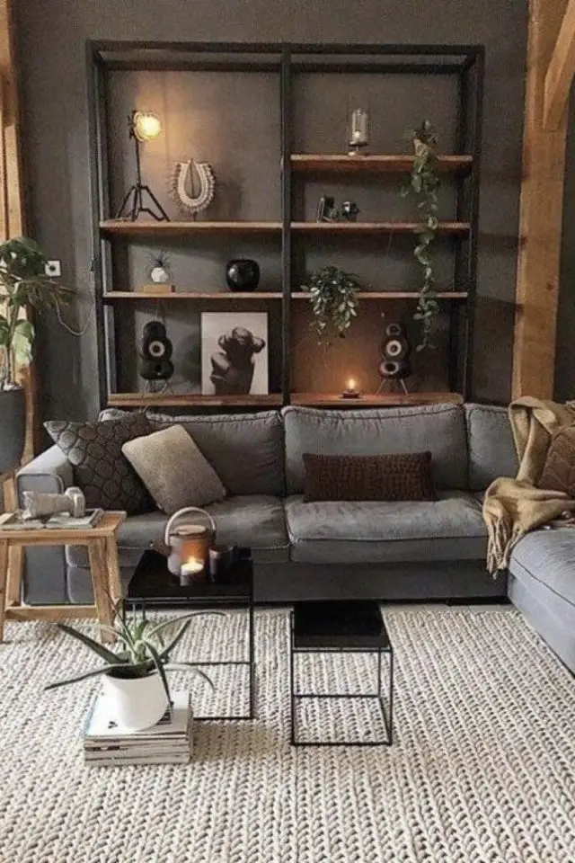 decor masculin materiaux couleurs exemple petit salon tapis naturel canapé gris étagère bois et métal