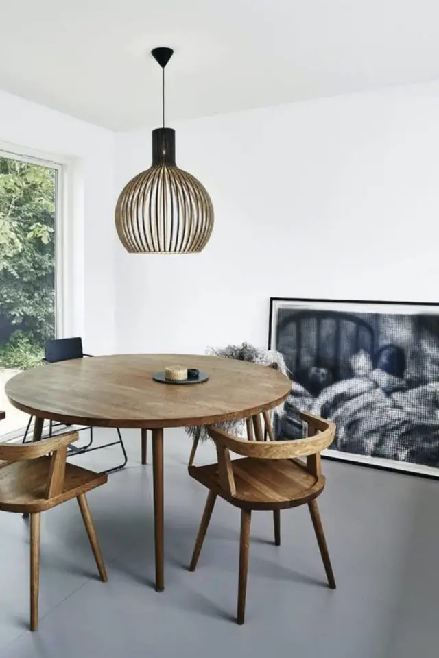 decoration tendance arrondie exemple table salle à manger bois mid century modern ronde noyer luminaire suspension