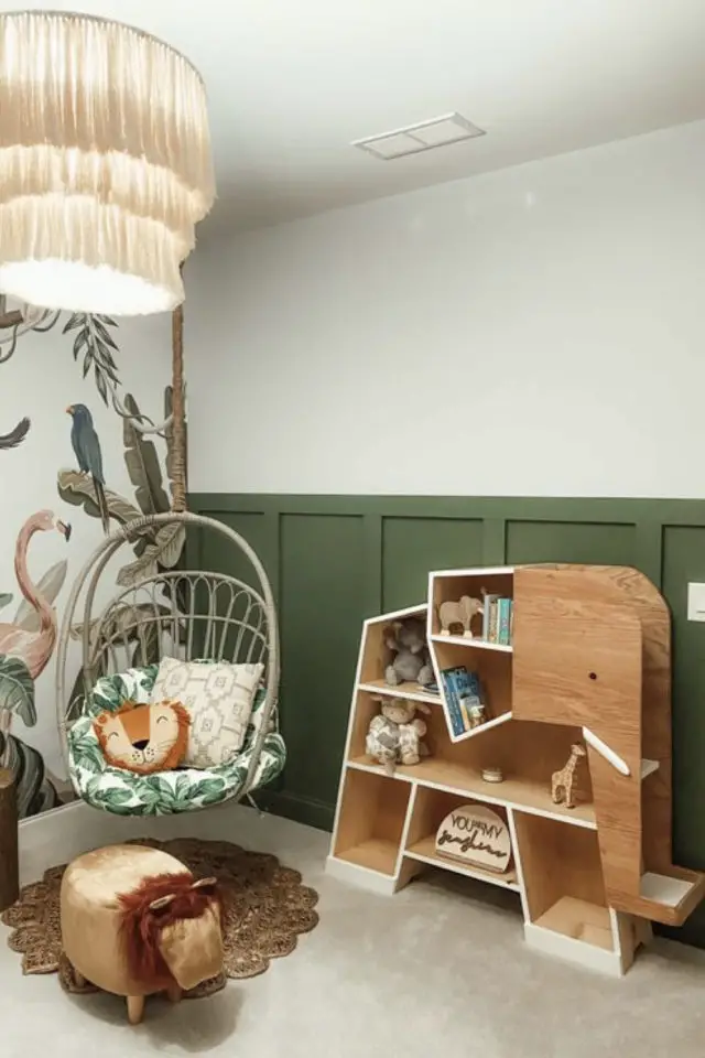 exemple chambre bebe theme safari soubassement vert sauge meuble original en bous papier peint