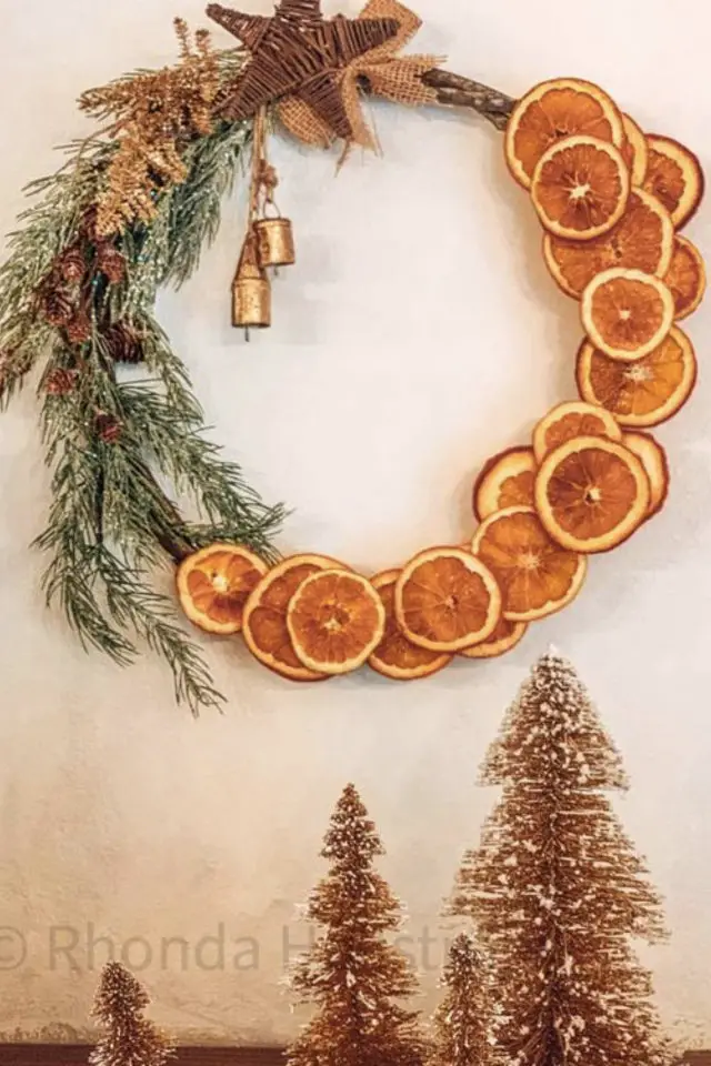 exemple deco noel orange sechee couronne de Noël naturelle pin