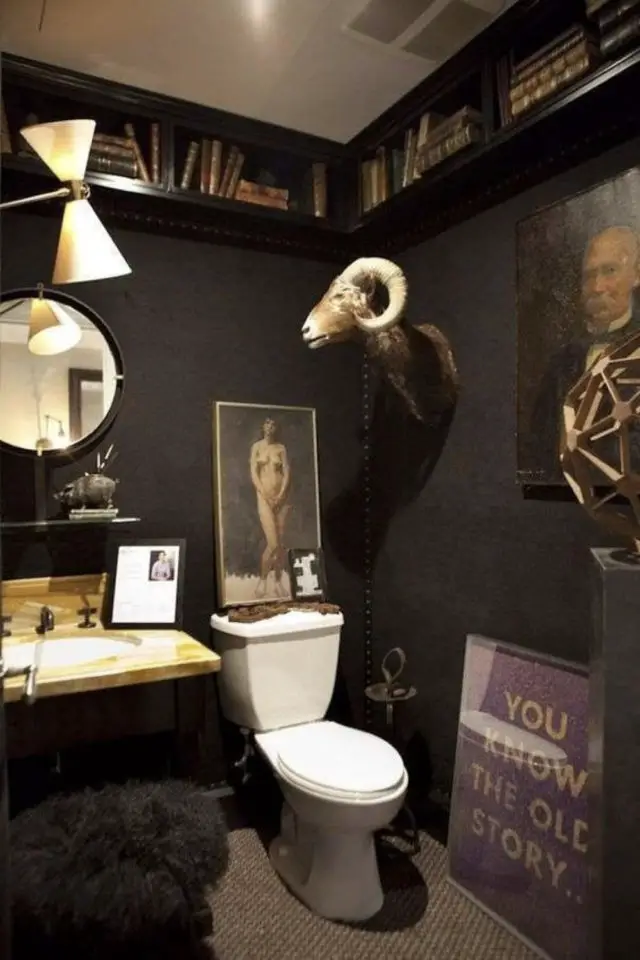 exemple deco style gothique toilettes peinture noir cabinet curiosité  antiquités tableau animal empaillé