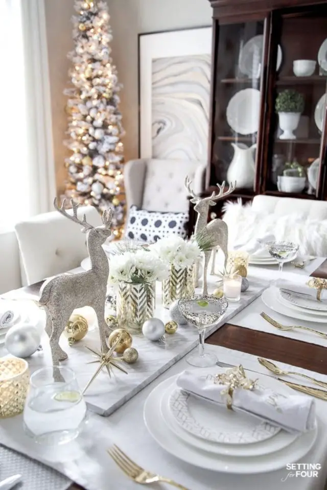 exemple deco table noel traditionnel blanc élégant décor cerfs centre de table