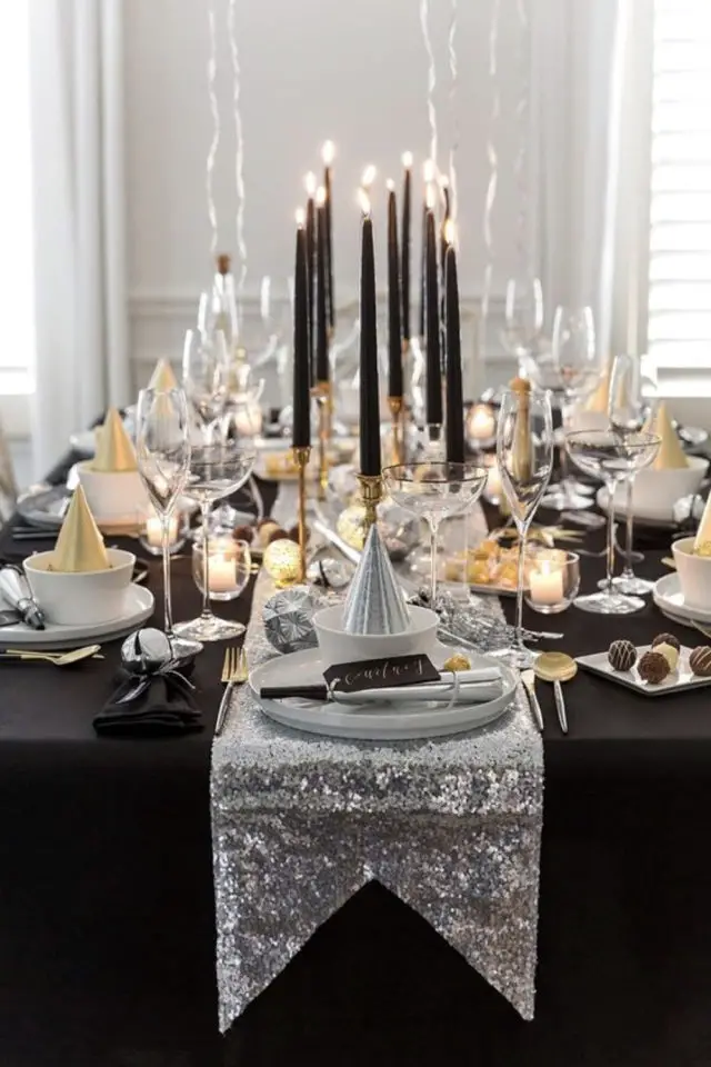 idee deco nouvel an 2022 décor de table élégant bougies chandelier