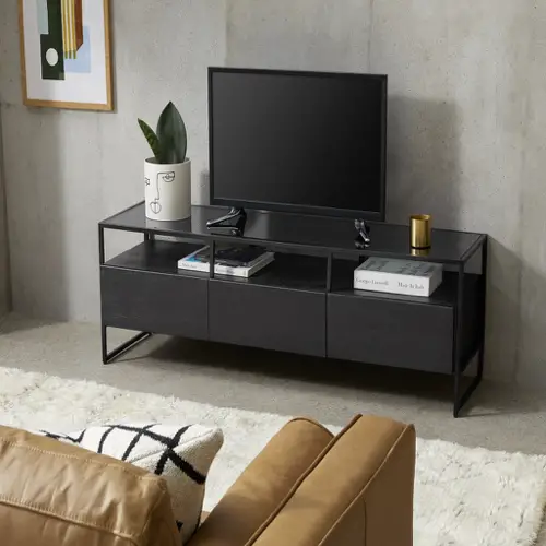 meuble decoration materiaux masculins Grand meuble TV avec 3 tiroirs, bois de manguier teinté noir et verre fumé