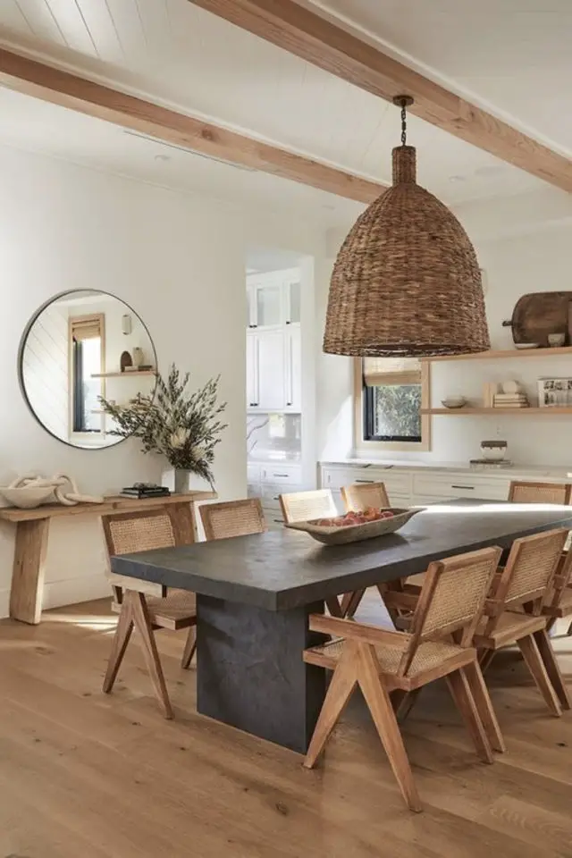 relooking salle a manger exemple style slow living chaise en bois cannage lampe suspension rotin table noire