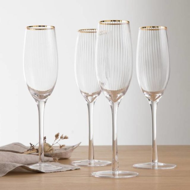 table noel blanc et or Lot 4 coupes à champagne liseré doré