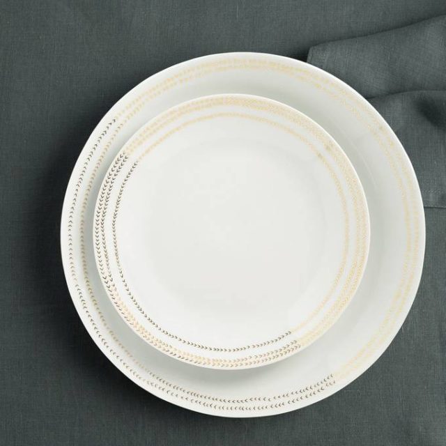 table noel blanc et or Lot 4 assiettes petit motif doré élégant