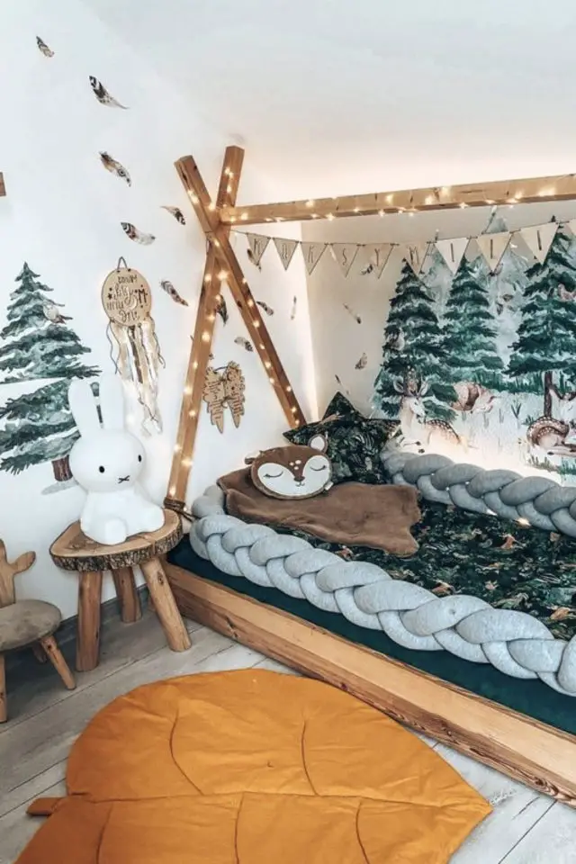 chambre enfant decor nature exemple lit cabane tipi bois déco murale forêt sapin
