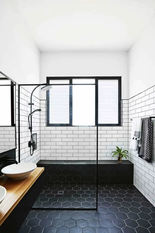 comment relooker salle de bain douche moderne noir et blanc carrelage contraste minimalisme moderne