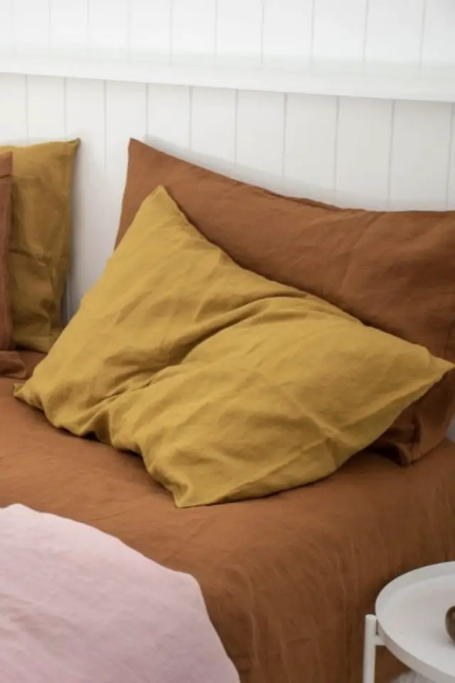 deco couleur ocre pas cher parure de lit en lin froissé jaune couleur naturelle organique