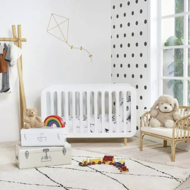 decoration interieure mobilier pas cher lit bébé blanc design moderne petit prix qualité