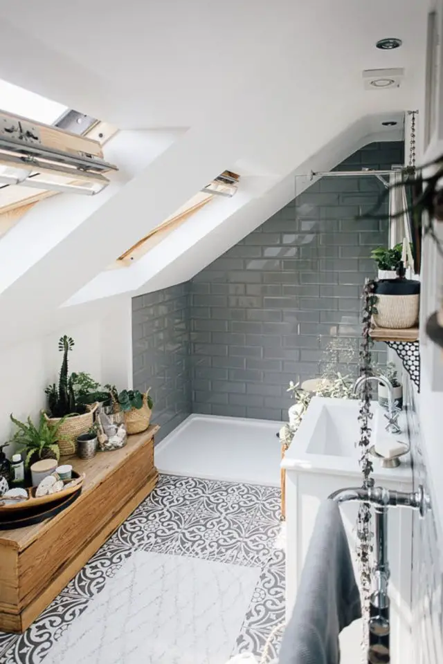 exemple relooking salle de bain sous les combles douche carrelage gris sol carreaux de ciment