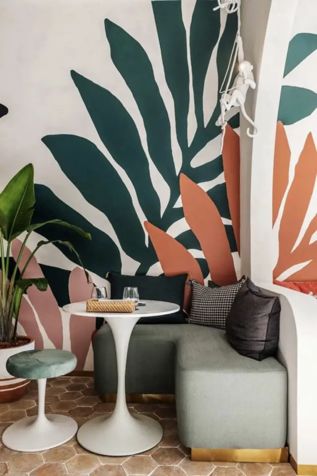fresque murale moderne a copier coin repas salle à manger grand motif feuillage tropical vert et orange