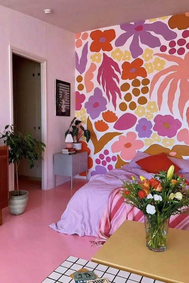 fresque murale moderne a copier chambre à coucher couleur rose violet chaude jaune fleur décor végétal nature