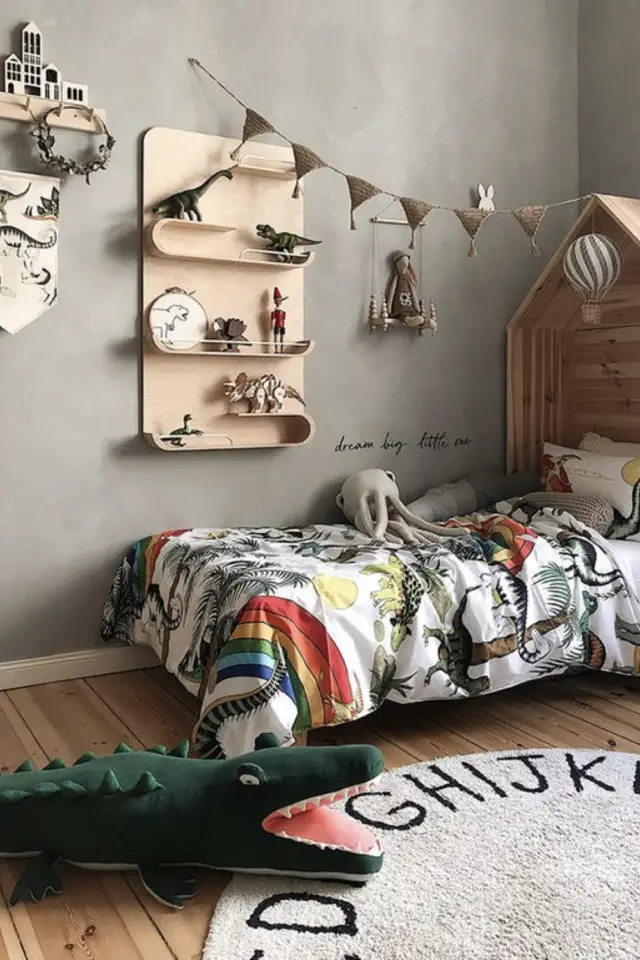 petite chambre enfant couleur exemple garçon dinosaure gris peinture bois étagère simple