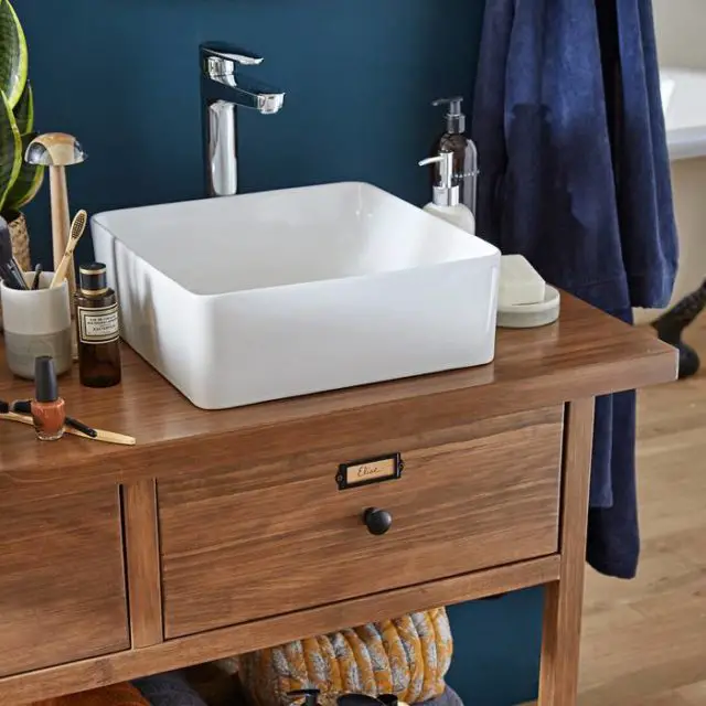 salle de bain relooking facile Vasque carrée en céramique