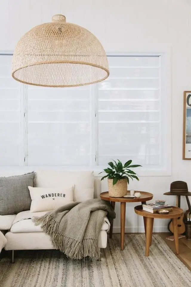 salon deco hygge moderne ambiance simple lumineuse cosy canapé  nuance blanc gris neutre