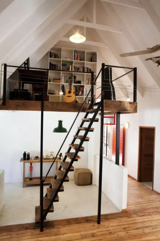 exemple mezzanine moderne architecture interieure combles mansarde escalier discret