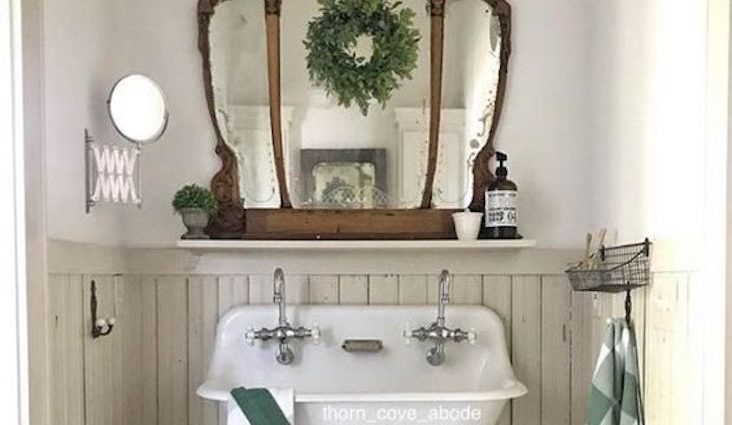 idee salle de bain deco quotidien soubassement lambris couleur neutre ambiance cottage élégant