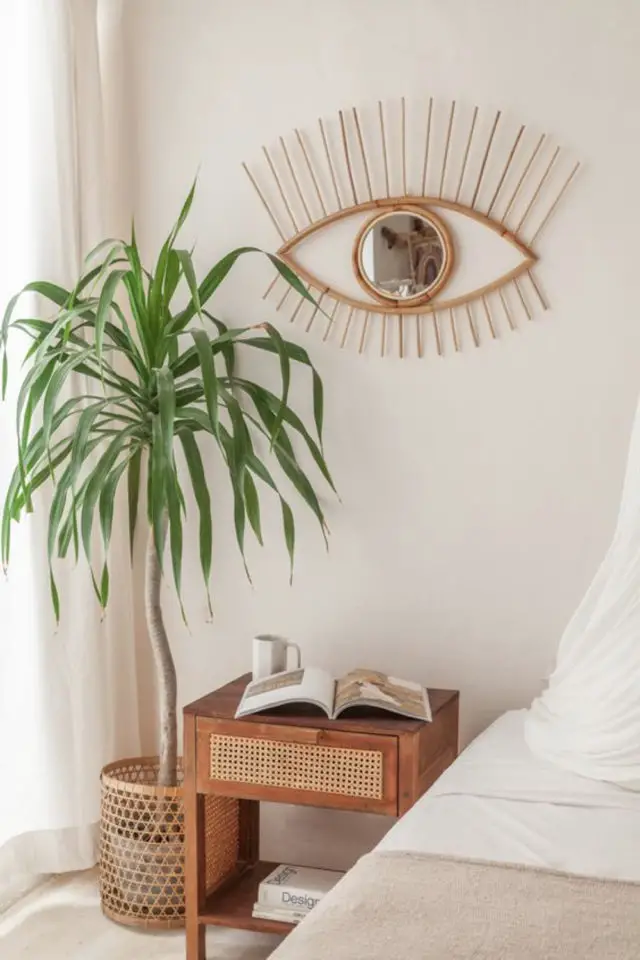 chambre adulte moderne cannage exemple table de chevet de nuit miroir oeil plante verte yuka