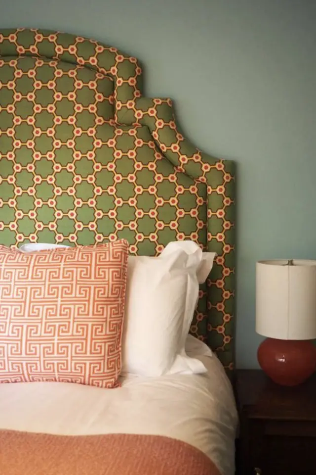 chambre adulte tete de lit verte original forme classique associée au orange