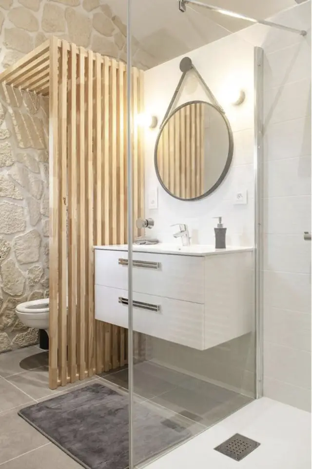 decoration toilettes salle de bain exemple claustra séparation bois moderne