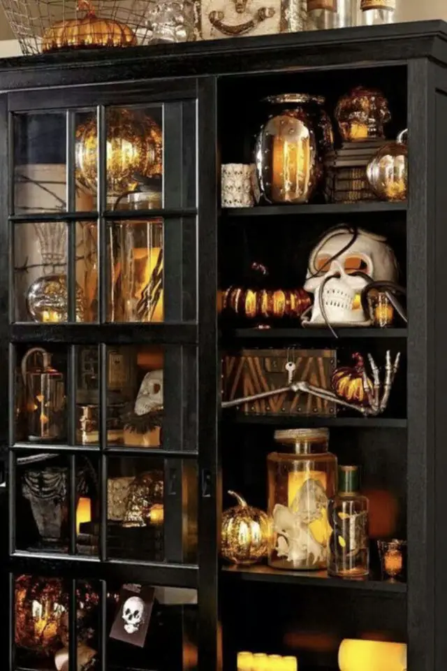 exemple deco gothique tim burton cabinet de curiosité maximalisme crâne collection bougies