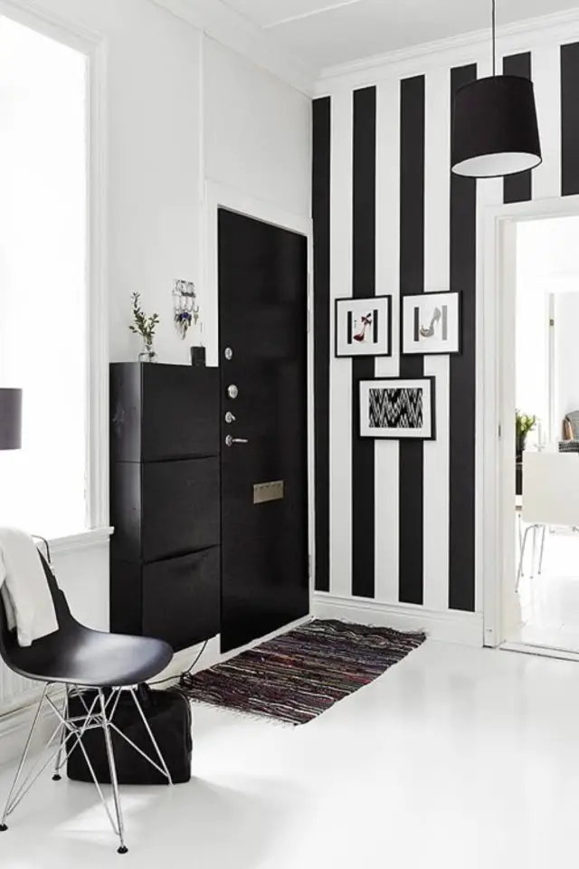 exemple deco rock tim burton mur accent noir et blanc rayure décoration salon moderne