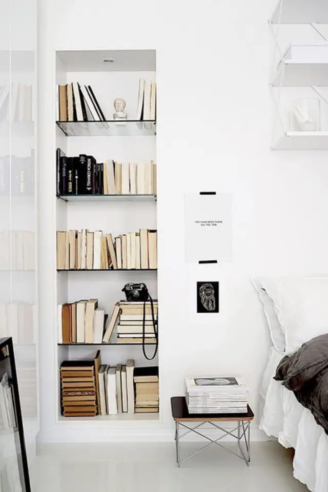 interieur cosy et minimaliste exemple chambre à coucher petite bibliothèque libres niche