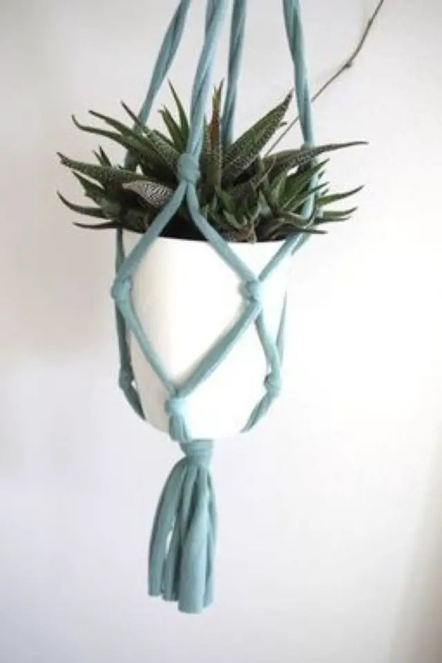 journee du recyclage exemple decoration récup tshirt marcramé pot de fleurs suspendu