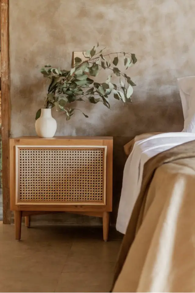 meuble cannage chambre adulte exemple petite table de chevet bois vintage simple élégante