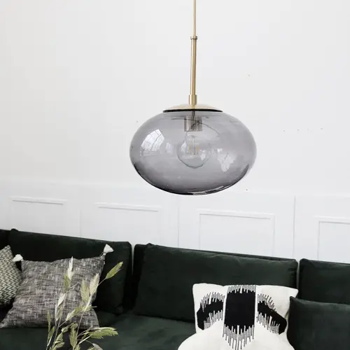 ou trouver luminaire minimalisme design Suspension Opal gris M globe en verre fumé laiton