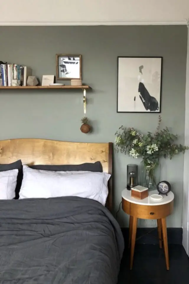 peinture verte plante interieure exemple chambre à coucher moderne bois simple vert sauge table de chevet vase