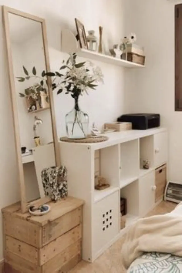 relooker chambre adulte exemple meuble à casier ikea miroir posé simple décor pas cher moderne