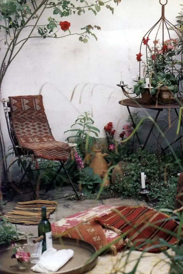 ambiance jardin poetique exemple fauteuil fleur table