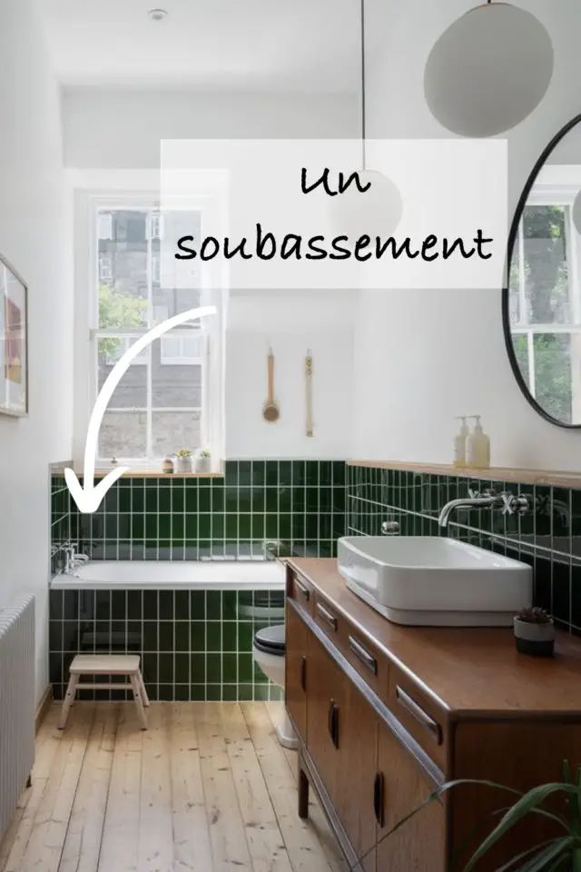 comment mettre couleur petite salle de bain revêtement mural soubassement vert carrelage