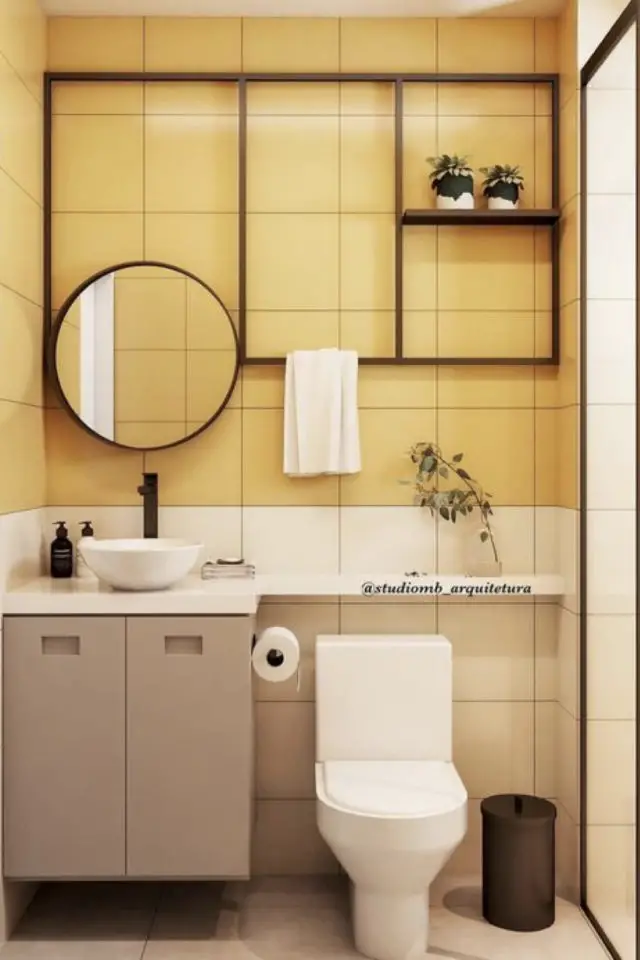 exemple couleur vive petite salle de bain carrelage blanc et jaune moderne détail noir
